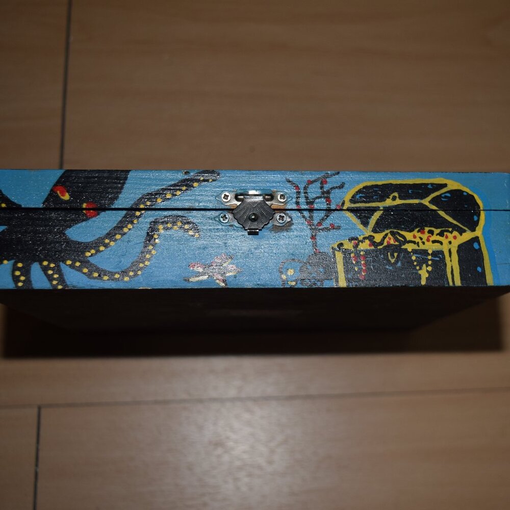 Box for stuff - Picture 2 of 5